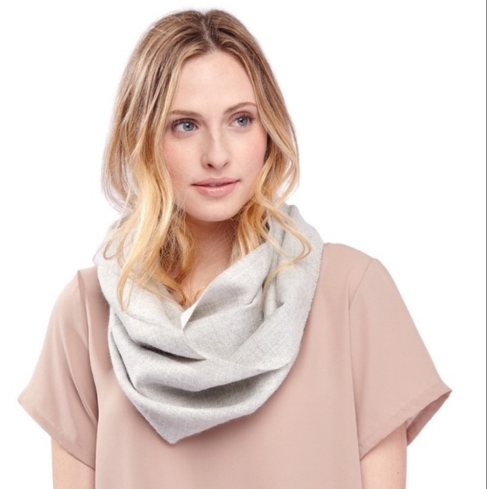 Cuyana Light Gray Cashmere Infinity Scarf